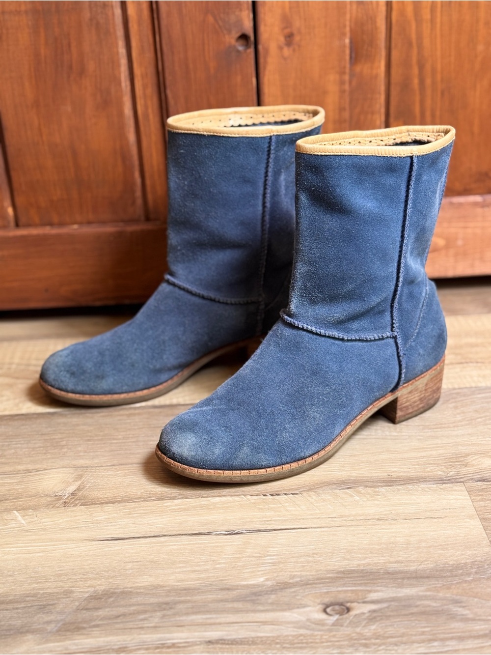 UGG Cyrinda Suede Blue Low Heel Boots